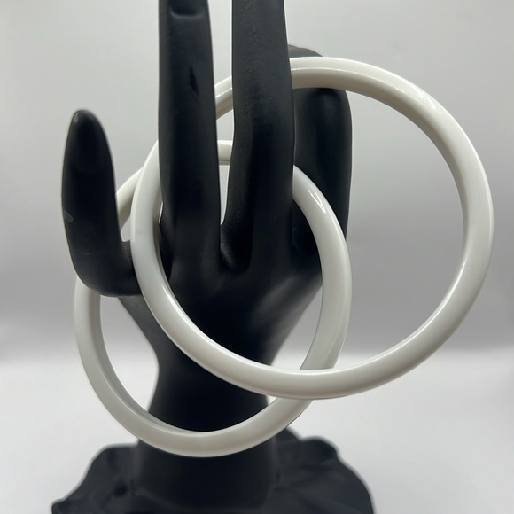 2 PC Set Acrylic White Bangle Bracelet - Picture 1 of 5